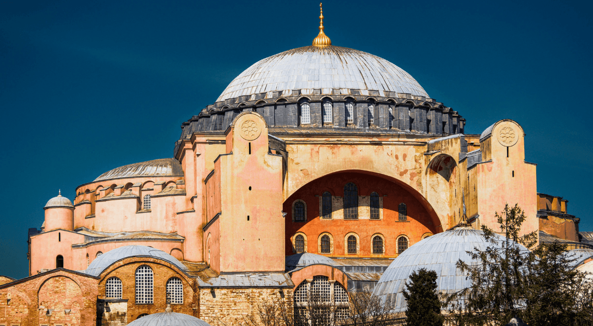 How to Plan an Affordable Luxury Europe Trip Alone